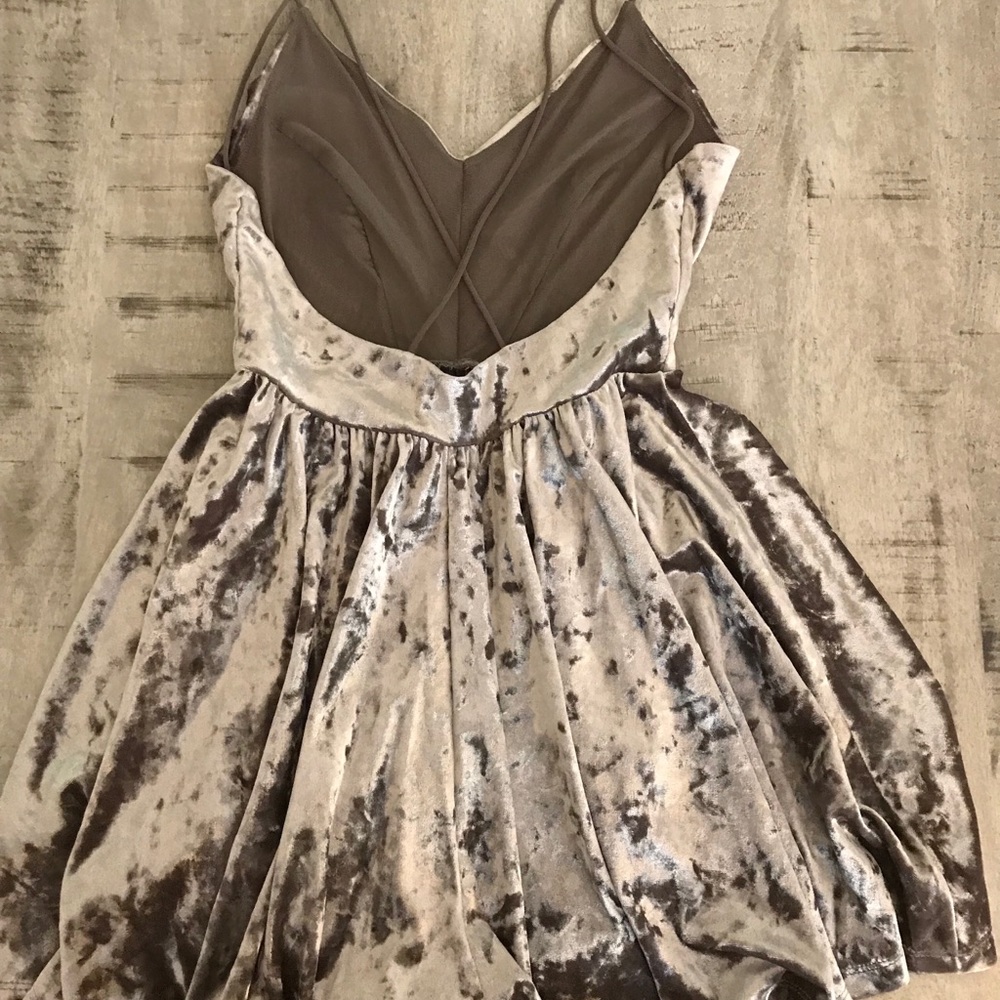 Silence & Noise Crushed Velvet Romper - Picture 4 of 8